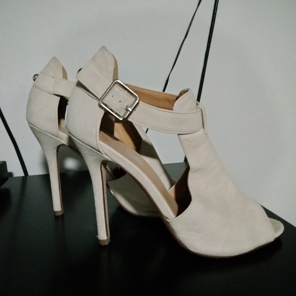Heels size 8